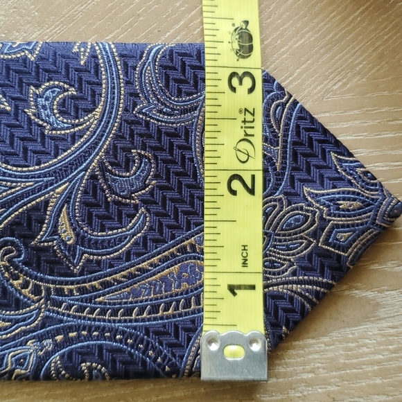 Countess necktie - Picture 3 of 5